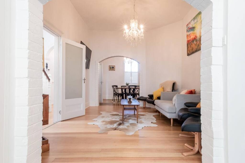 Apartament Historic Beauty In The Cbd! Parking And Wifi Launceston Zewnętrze zdjęcie